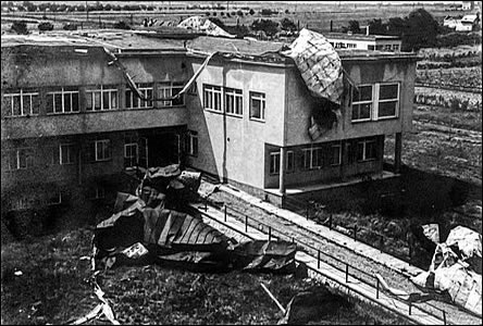 V r. 1952 stechu nemocnice poškodila vichice, zimní zahrada ješt nestojí.